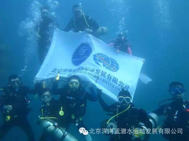幼童突发高烧惊厥,警车开道10分钟送到医院