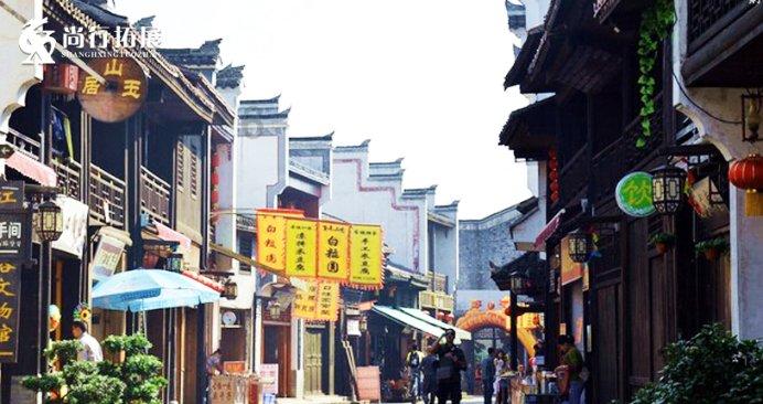 贝莱德跌0.68% 股价跌破800美元大关